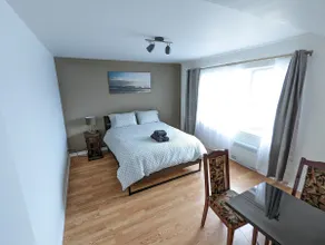 LOVELY 2 BEDROOM CONDO with FREE PARKING! - Image 4