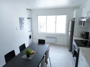 LOVELY 2 BEDROOM CONDO with FREE PARKING! - Image 5