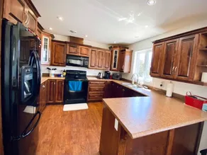 Pondside Three Bedroom Cottage - Image 2