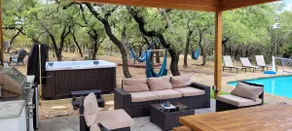 Pickleball, Heated pool, Hot tub, 2.5 Acres full of oaks - Image 5