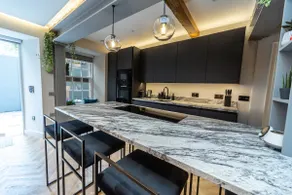 Spectacular Studio hideaway in City Centre - Image 5