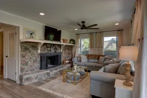 Golden Bear- lovely one bedroom with fireplace - Image 4