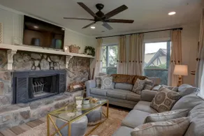 Golden Bear- lovely one bedroom with fireplace - Image 2