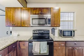 *King Bed*10 min to DFW Airport*3BR*Free Parking! - Image 3