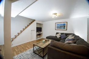 Cute and Cozy Pet-friendly 2bd w/ backyard! - Image 3