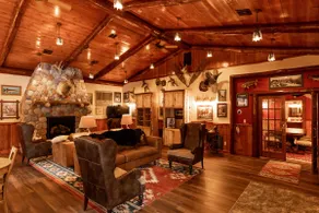 Northwoods Rustic Lodge steps away from Round Lake in Richardson Bay & Pontoon - Image 3