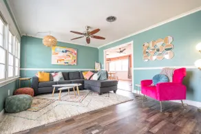 The “LBK Peach\" 4/3 home near TTU & med dist. - Image 2