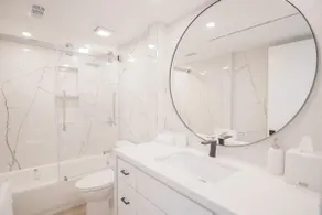 Luxe Mid Century Modern 2/BED **HIGHLY UPGRADED** - Image 3