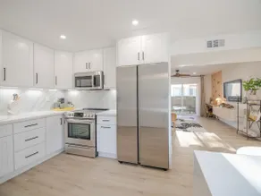 Luxe Mid Century Modern 2/BED **HIGHLY UPGRADED** - Image 5