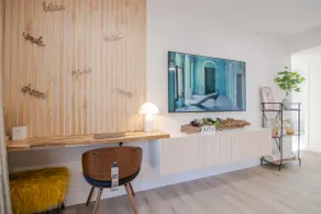 Luxe Mid Century Modern 2/BED **HIGHLY UPGRADED** - Image 4