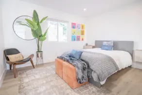 Luxe Mid Century Modern 2/BED **HIGHLY UPGRADED** - Image 2