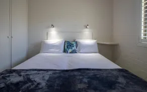 Sunny, 2-bedroom apartment with pool, near beach - Image 2
