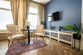 The Hogg House - a city delight for two - Image 2