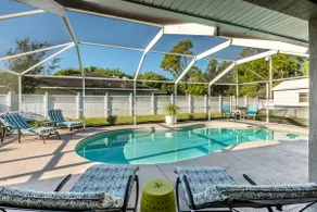 ☆☀︎❀Palm Paradise! Heated Pool, Lanai with TV, Grill, & Fenced Yard! - Image 3