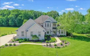Huge home with theater and hot tub near Lambeau! - Image 2