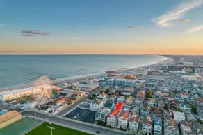 4BR w 2-car Garage! Steps to 6th street boardwalk! - Image 2