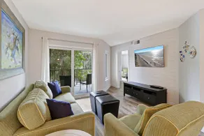 Clean Hilton Head Coastal Decor Close to Beach - Image 2