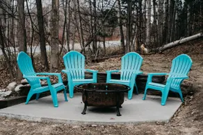 Tranquil 3-bedroom lakeview retreat with hot tub - Image 4