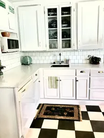 Spacious apt in heritage home. - Image 4