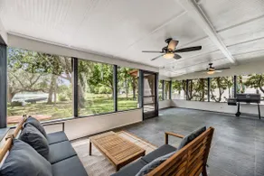 Relaxing Lake House In Tampa - Image 3