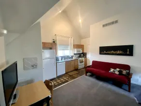 Cute Carriage House In a Great Longmont Location - Image 5