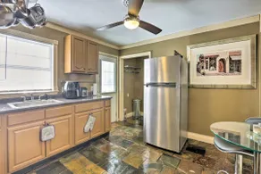 New Quaint & Convenient Hideaway Great Location - Image 2