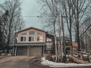 Ahmic Lake Resort's 2-Bedroom Cottage with Hot Tub (Gray Wolf Cottage) - Image 2