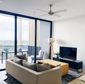 Chermside 3 beds apartment close to Hospital and Shops - Image 2