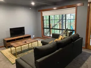 “The Nest” 1 bd suite, fab views, 400m to main st - Image 4