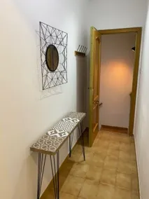 Centrally located apartment with parking 20 minutes from Barcelona - Image 4