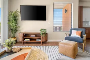 Modern apartment with 2 Primary BRs in Old Town - Image 5
