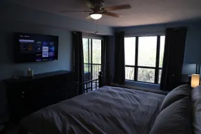 Smart newly renovated 3 bedroom condo. - Image 4