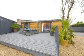 Cheerful 1BD Cottage with Parking Nr Guildford - Image 4