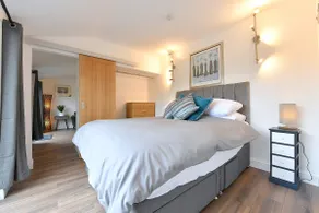 Cheerful 1BD Cottage with Parking Nr Guildford - Image 5