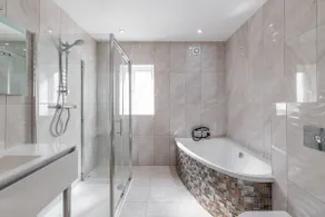 Spacious 4 bedroom home w/ Garden 5 Min to Beach! - Image 4