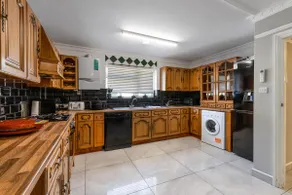 Spacious 4 bedroom home w/ Garden 5 Min to Beach! - Image 3