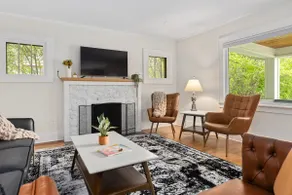 Central bungalow! Mins to Downtown & Hospitals! - Image 2