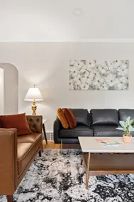 Central bungalow! Mins to Downtown & Hospitals! - Image 3