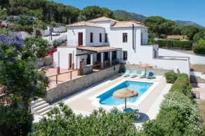 Superb villa for 8 with pool, A/C and garden - Image 4