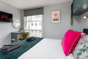Cozy Studio Apartment in Gorgeous Historic Area - Image 2