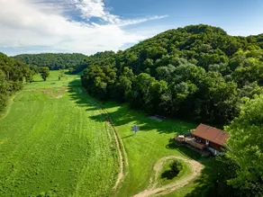 CottonwoodLodge: Curated Driftless Retreat - Image 2