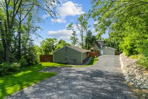 Cozy cottage w/hot tub, game room & backyard. Close to West Point and Bethel. - Image 2