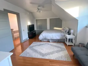 Sunny, Creative Duplex in Friendship - Image 4