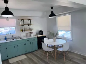 Newly renovated home by Cedar Point - Image 2