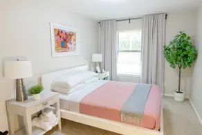 Comfy Townhouse | Family-Friendly | Prime Location - Image 3