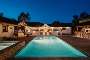 Pampas Farm Pool Hot Tub Vineyard 16 Guests - Image 2