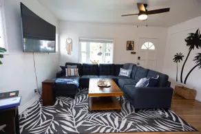 Avenue Beach House - Image 2