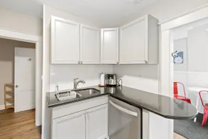 Sophisticated 2 Bedroom w/ Queen Beds, ”Location!” - Image 5