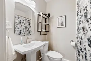Sophisticated 2 Bedroom w/ Queen Beds, ”Location!” - Image 4