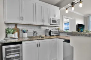 Beautiful 1 BR Condo Pool/Beach. Perfect Location! - Image 4
